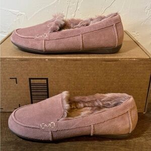 Vionic ladies pink suede slippers